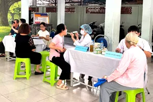 Khám sức khỏe tại nhà cho người già yếu, neo đơn
