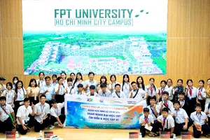 Hơn 40 học sinh THCS và THPT tại xã Long Sơn tham gia chương trình tham quan, trải nghiệm học tập tại Trường Đại học FPT cơ sở TP. Hồ Chí Minh (FPTU).