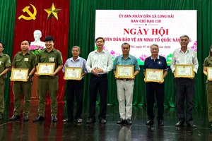 Khen thưởng các tập thể và cá nhân có thành tích xuất sắc phong trào Toàn dân bảo vệ an ninh Tổ quốc