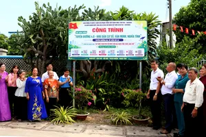 Lãnh đạo xã Củ Chi cùng người dân tham quan tuyến đường 4.0