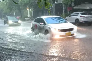 Mưa lớn kết hợp triều cường có thể gây ngập úng một số khu vực ở TPHCM