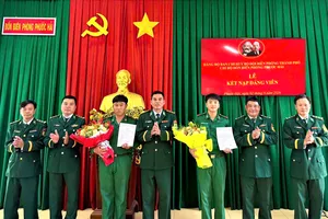 Nhiều chiến sĩ được vinh dự kết nạp Đảng trong ngày Tết Độc lập