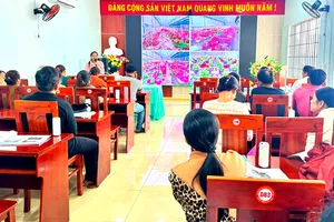 Nông dÂN XÃ bÌNH gIÃ Tập huấn kỹ thuật “Trồng, chăm sóc vườn hoa Tết”