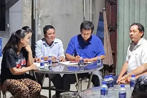 Một buổi họp dân tại khu phố Tây B để trao đổi về chủ trương nâng cấp, cải tạo các tuyến hẻm trên địa bàn 