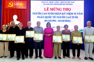 Đảng ủy - HĐND - UBND - Ủy ban MTTQ Việt Nam xã Long Sơn tổ chức Lễ chúc thọ, mừng thọ người cao tuổi trên địa bàn.