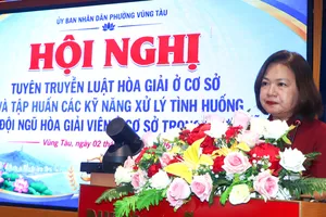 Bà Trần Thị Bích Vân, Phó Chủ tịch UBND phường Vũng Tàu phát biểu tại hội nghị. Ảnh: THÀNH HUY