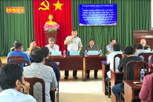 Đồng chí Nguyễn Minh Tâm, Phó Chủ tịch UBND xã Long Hải phát biểu tại hội nghị.