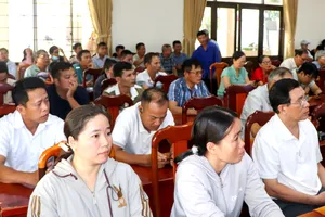 Hàng trăm hộ và doanh nghiệp thu gom rác tham dự hội nghị.