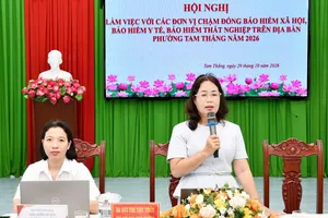Bà Bùi Thị Thu Thủy, Phó Chủ tịch UBND phường, Trưởng Ban Chỉ đạo thực hiện chính sách BHXH, BHYT phường Tam Thắng dự buổi làm việc.