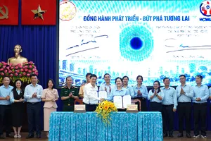 Phường Thủ Đức và Trường Đại học Công nghệ kỹ thuật TPHCM ký kết phối hợp giai đoạn 2026-2030. Ảnh PHƯƠNG UYÊN