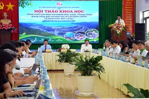 Các đại biểu tham dự hội thảo tại Côn Đảo. Ảnh: ĐỨC TRUNG