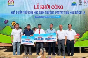 Món quà ý nghĩa của thầy và trò Trường PTDTBT Tiểu học Bắc Lý 2.