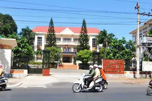 Khởi tố, bắt tạm giam nguyên Giám đốc Sở Y tế Đắk Lắk cùng 9 cán bộ liên quan