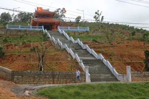 Nhà bia tưởng niệm liệt sĩ chưa bàn giao đã sụp lún nghiêm trọng