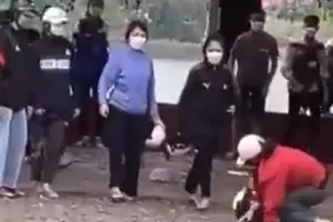 Mâu thuẫn trên Facebook, nhóm nữ sinh cấp 3 lao vào đánh nhau