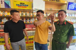 Bắt quản lý Điện máy Xanh trộm hàng chục chiếc điện thoại