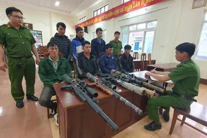 Bắt 7 đối tượng mang súng tự chế vào rừng săn bắn thú