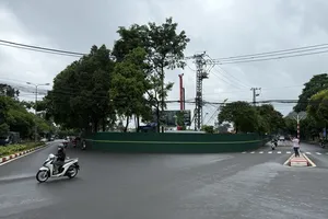 Doanh nghiệp ngang nhiên quây tôn rào vỉa hè để làm dự án