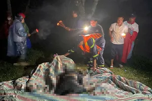 Nạn nhân đã được lực lượng chức năng trục vớt lên bờ