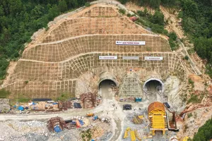 Thông hầm chui đèo Phượng Hoàng trên tuyến cao tốc Khánh Hòa - Buôn Ma Thuột