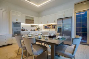 Không gian phòng bếp mang phong cách Châu Âu với thiết bị nhà bếp thương hiệu Bosch, Franke