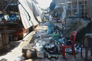 Các vật dụng trong nhà bị cháy