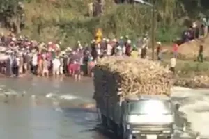 Tham  gia giải cứu tài xế giữa biển nước, chiến sĩ Quý đã anh dũng hy sinh