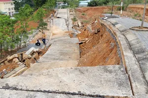 Đường xây, nâng cấp tốn hàng chục tỷ đồng, giờ xin thêm 5 tỷ để sửa chữa 