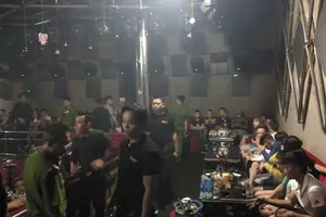 Công an đột kích quán bar trước đó