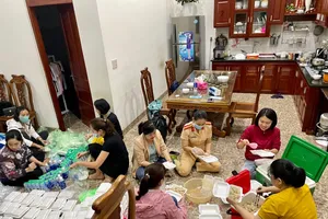 Gia Lai: Công an nấu xôi để “tiếp sức” người dân vùng dịch về quê