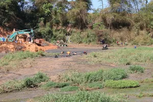 Hiện trường tìm kiếm nạn nhân. Ảnh: LÊ THIỆN