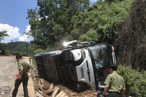 Xe chở cầu thủ đội bóng đá Quảng Nam bị lật, 1 người tử vong, 3 người bị thương 