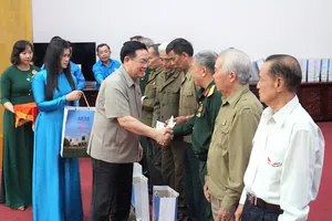 Chủ tịch Quốc hội Vương Đình Huệ: Mỗi hộ gia đình, cá nhân cần tiếp tục nỗ lực vươn lên thoát nghèo 