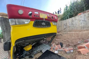 Gia Lai: Lật xe chở học sinh 