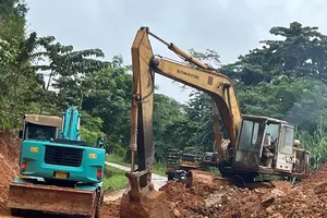 Quảng Ngãi: Khắc phục sạt lở trên Tỉnh lộ 674, nối lại giao thông xã biên giới