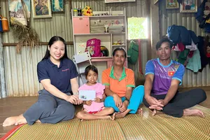 Gia Lai: Trao tiền hỗ trợ giúp em Đánh chữa bệnh 