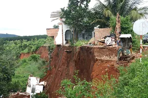 Vụ sụt lún đường vào trạm 500kV ở Gia Lai: Phong tỏa vùng sạt lở