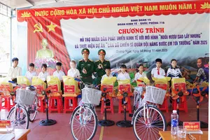 Quảng Ngãi: Tặng 36 con hươu giống giúp hộ nghèo phát triển kinh tế 