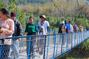 Quảng Ngãi: Cầu treo mới giúp hơn 300 hộ dân đi lại an toàn