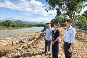 Quảng Ngãi: Khẩn trương xây kè chống sạt lở sông Đăk Snghé