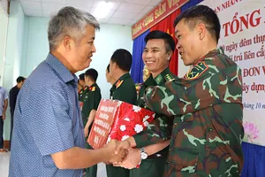 Tặng bằng khen các đơn vị quân đội hỗ trợ xây dựng 7 trường nội trú biên giới