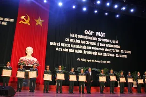 Chủ tịch UBND TP Đà Nẵng trao 19 Huân Chương Bảo vệ Tổ quốc hạng Ba cho các cá nhân có thành tích xuất sắc trong quá trình xây dựng vào bảo vệ tổ quốc