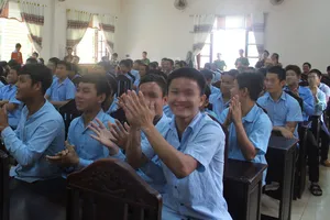 Các học viên Trường Giáo dưỡng số 3 trong hoạt động giao lưu đón tết