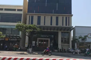 2 người Anh (đi cùng chuyến bay VN0054 với bệnh nhân số 17 mắc Covid-19 tại Việt Nam) bước đầu kết quả nghi ngờ nhiễm SARS-COV-2