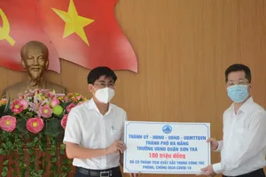 Bí Thư Thành ủy Đà Nẵng khen thưởng 100 triệu đồng cho UBND quận Sơn Trà