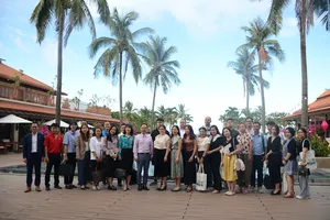 Đại diện các cơ quan ngoại giao và báo chí nước ngoài thường trú tại Việt Nam tham gia chương trình