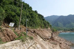 ĐT601 đoạn qua đập dâng Nam Mỹ bị sạt lở nghiêm trọng