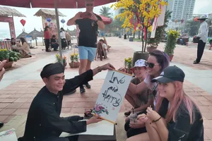 Các hoạt động trải nghiệm cho du khách quốc tế tại bãi biển Đà Nẵng dịp Tết Nguyên đán 2023