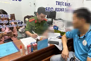 Nhà báo Hoàng Quân đến trình báo về việc bị dọa giết tại cơ quan công an. Ảnh: Nhân vật cung cấp