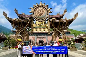 Đoàn Famtrip Nam Phi tham quan khu du lịch Sunworld Ba Na Hills